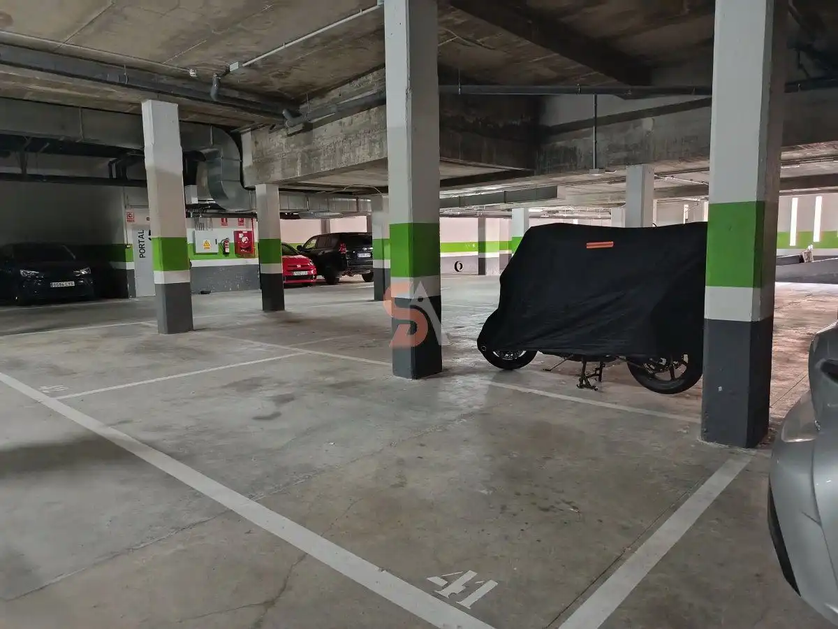 Aparcament de Pis en venda en Arroyo de la Encomienda amb Calefacció, Terrassa i Traster