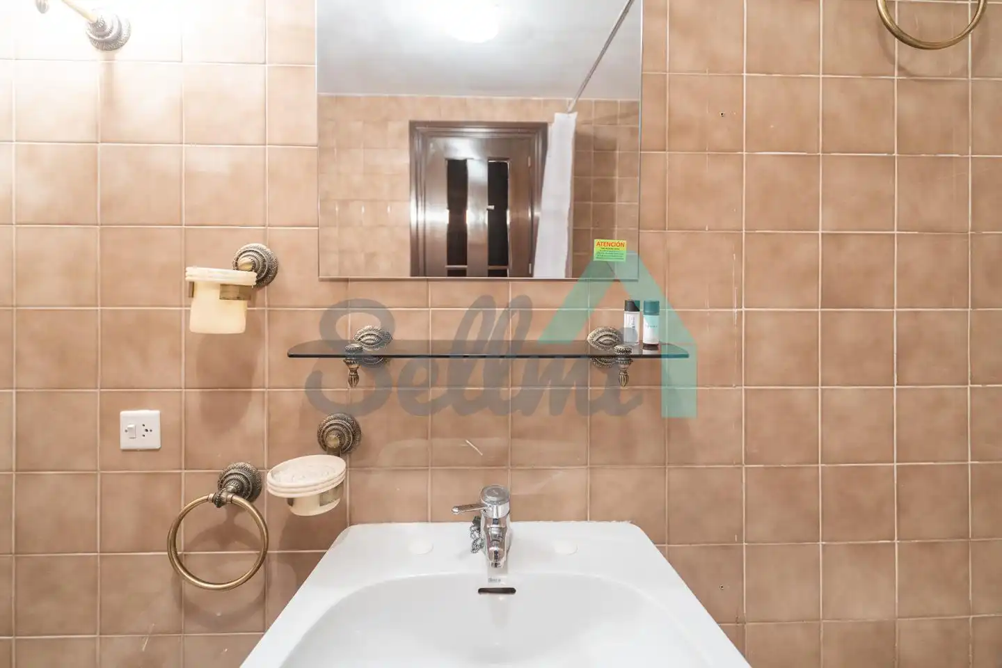 Bathroom of Flat for share in Oviedo   with Heating, Parquet flooring and Furnished
