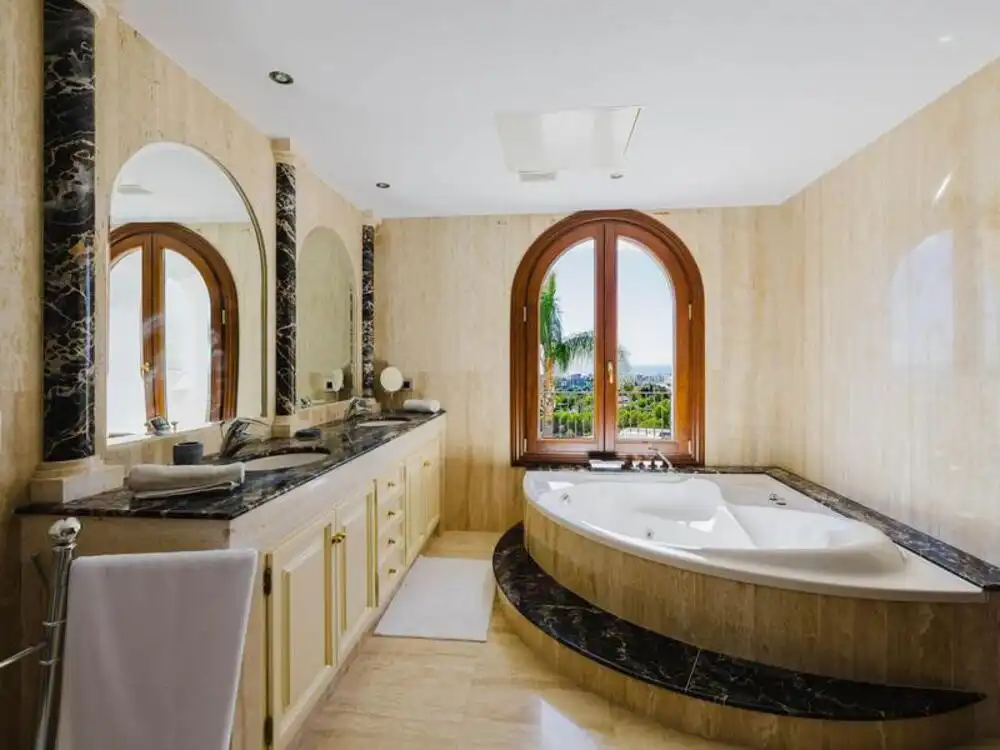 Bathroom of Houses for rent in Benahavís  with Air Conditioner, Private garden and Terrace