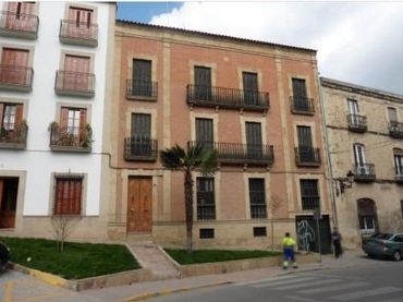 Casa amb balcó en venda a Villanueva del Arzobispo
