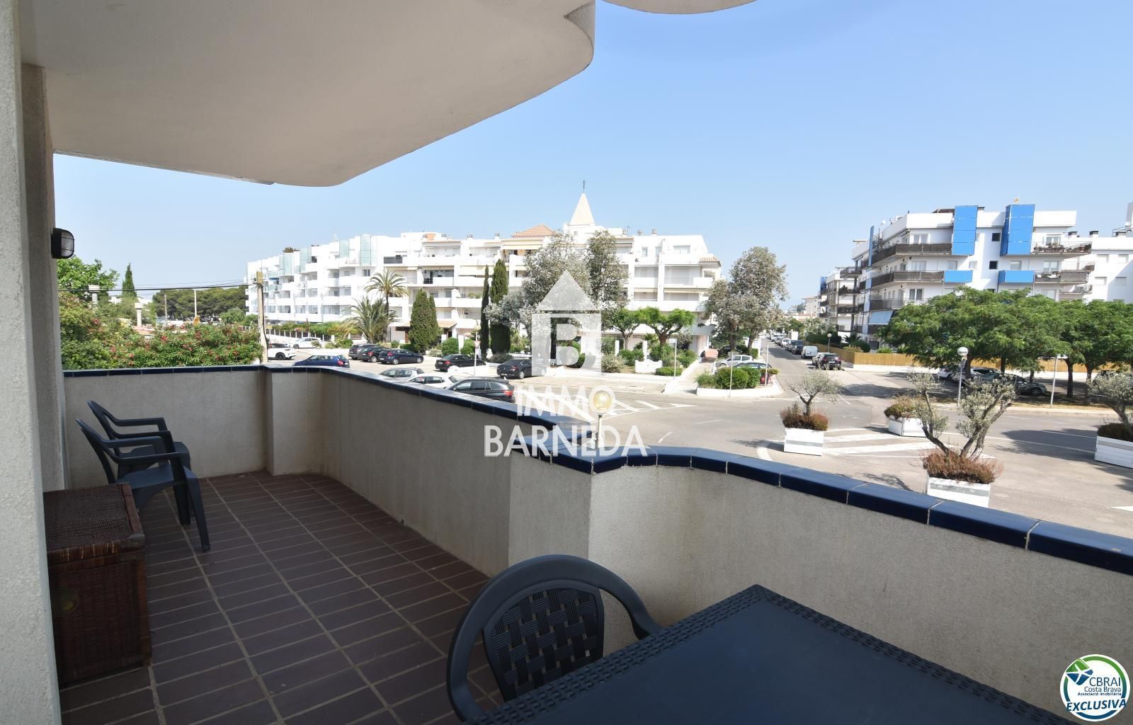 Vista exterior de Pis en venda en Roses amb Terrassa, Moblat i Forn