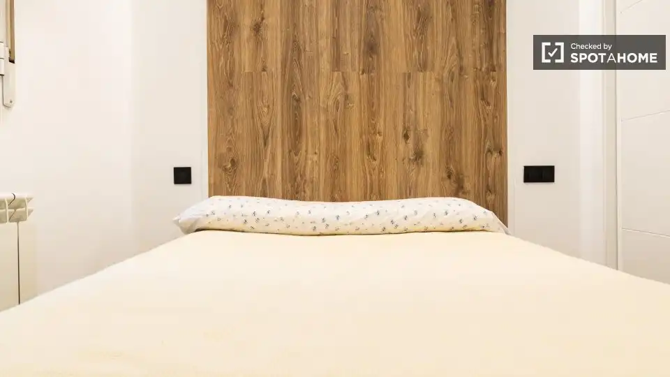Bedroom of Flat for rent in Madrid  with Air Conditioner, Heating and Furnished