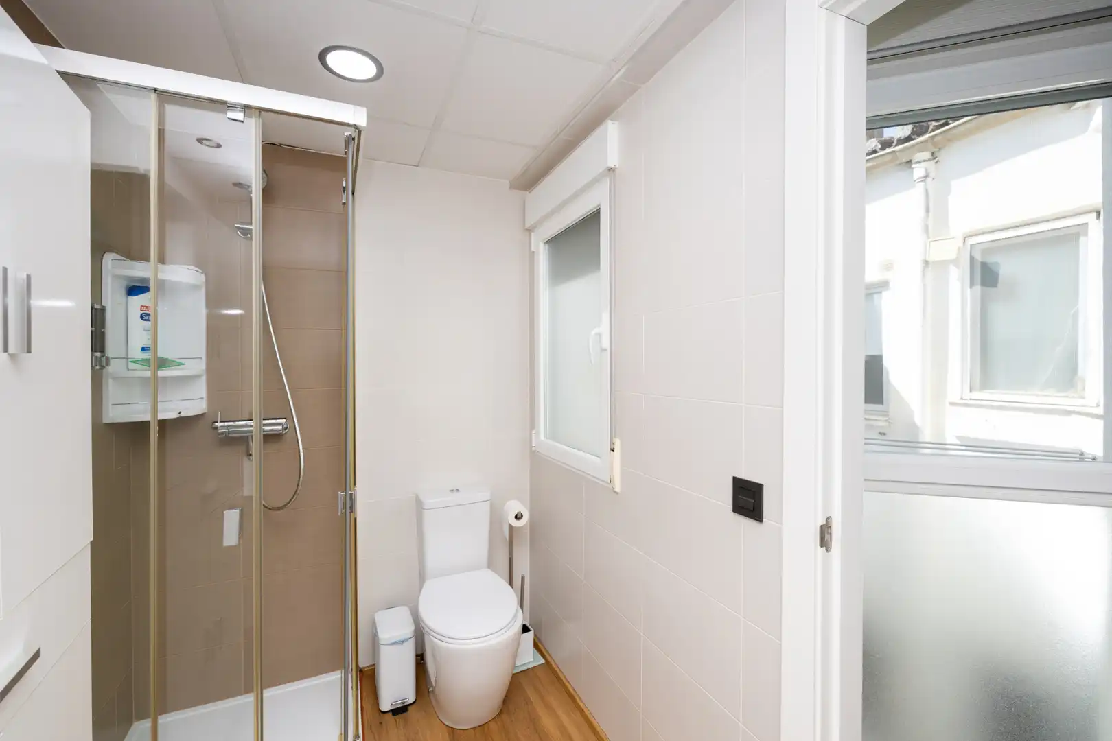 Baño de Piso de alquiler en Granada con Aire acondicionado, Calefacción y Amueblado