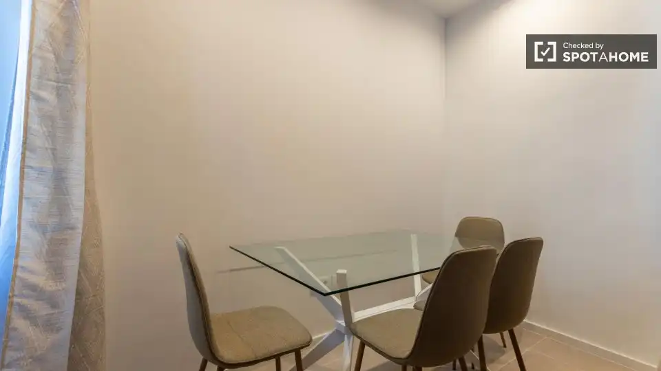 Appartamento con terrazza in affitto a L'Eixample, imagen 5