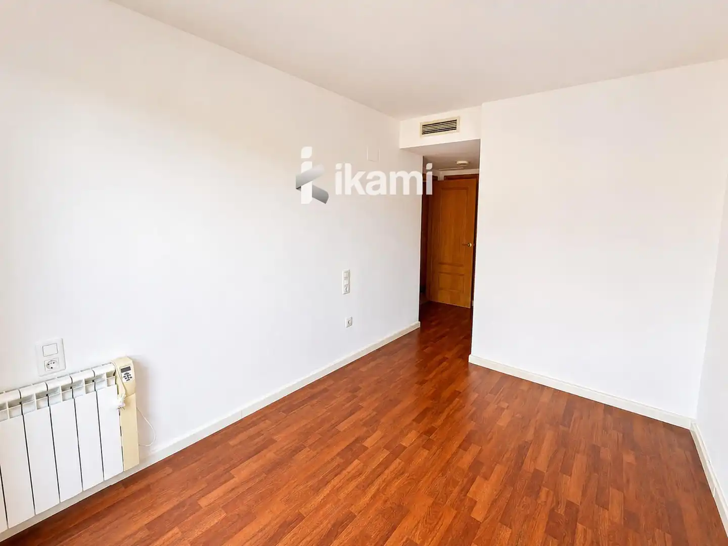 Habitación de Piso en venta en Valencia con Aire acondicionado, Terraza y Piscina