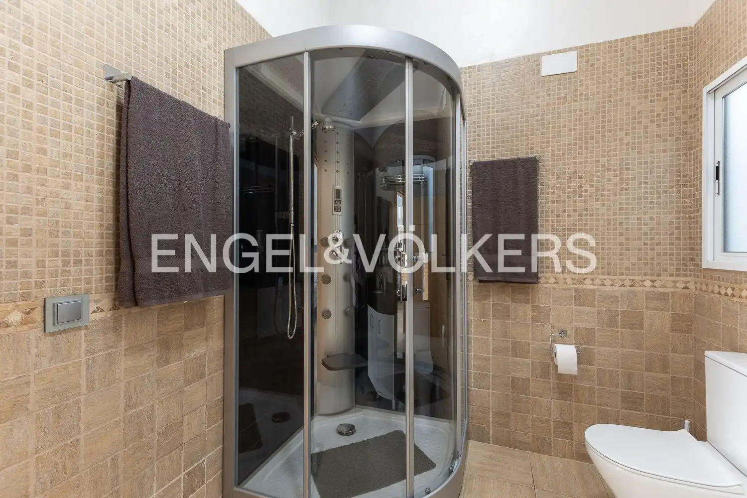 Bathroom of Houses for sale in La Pobla de Vallbona  with Air Conditioner, Heating and Terrace