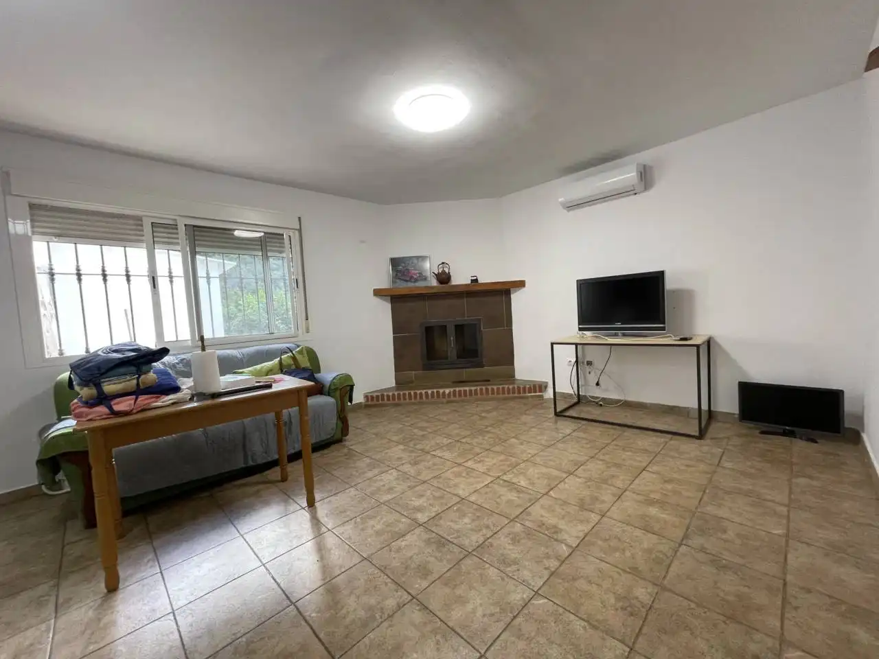 Sala d'estar de Finca rústica en venda en Estepona amb Aire condicionat, Calefacció i Jardí privat