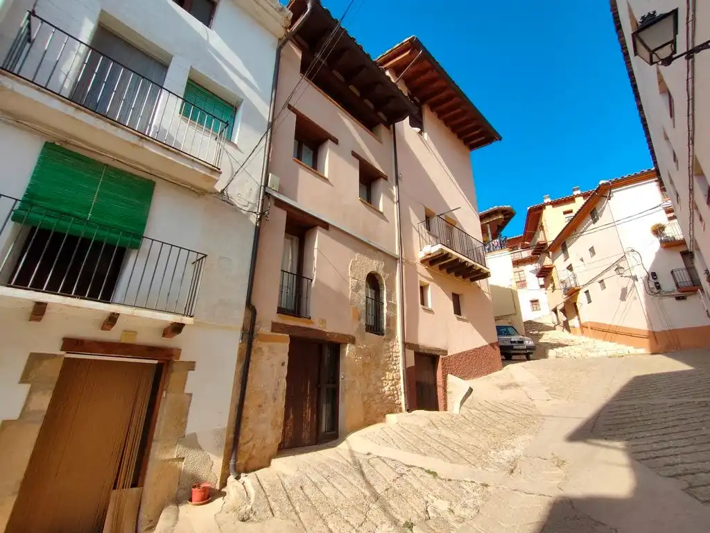 Casa adosada en venda a Peñarroya de Tastavins