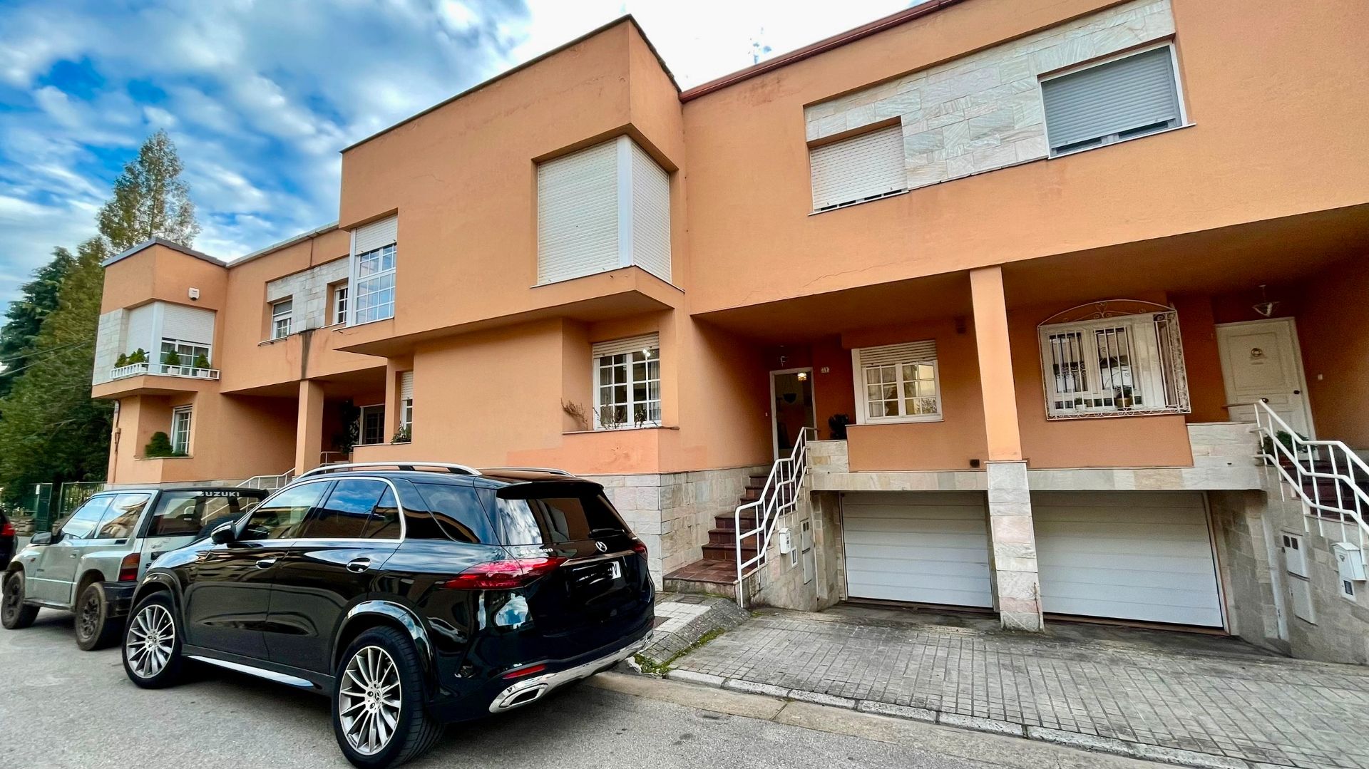 Vista exterior de Casa adosada en venta en Ponferrada con Calefacción, Jardín privado y Balcón