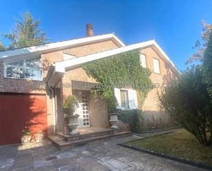Exterior view of House or chalet for sale in Noáin (Valle de Elorz) / Noain (Elortzibar)  with Air Conditioner, Heating and Private garden