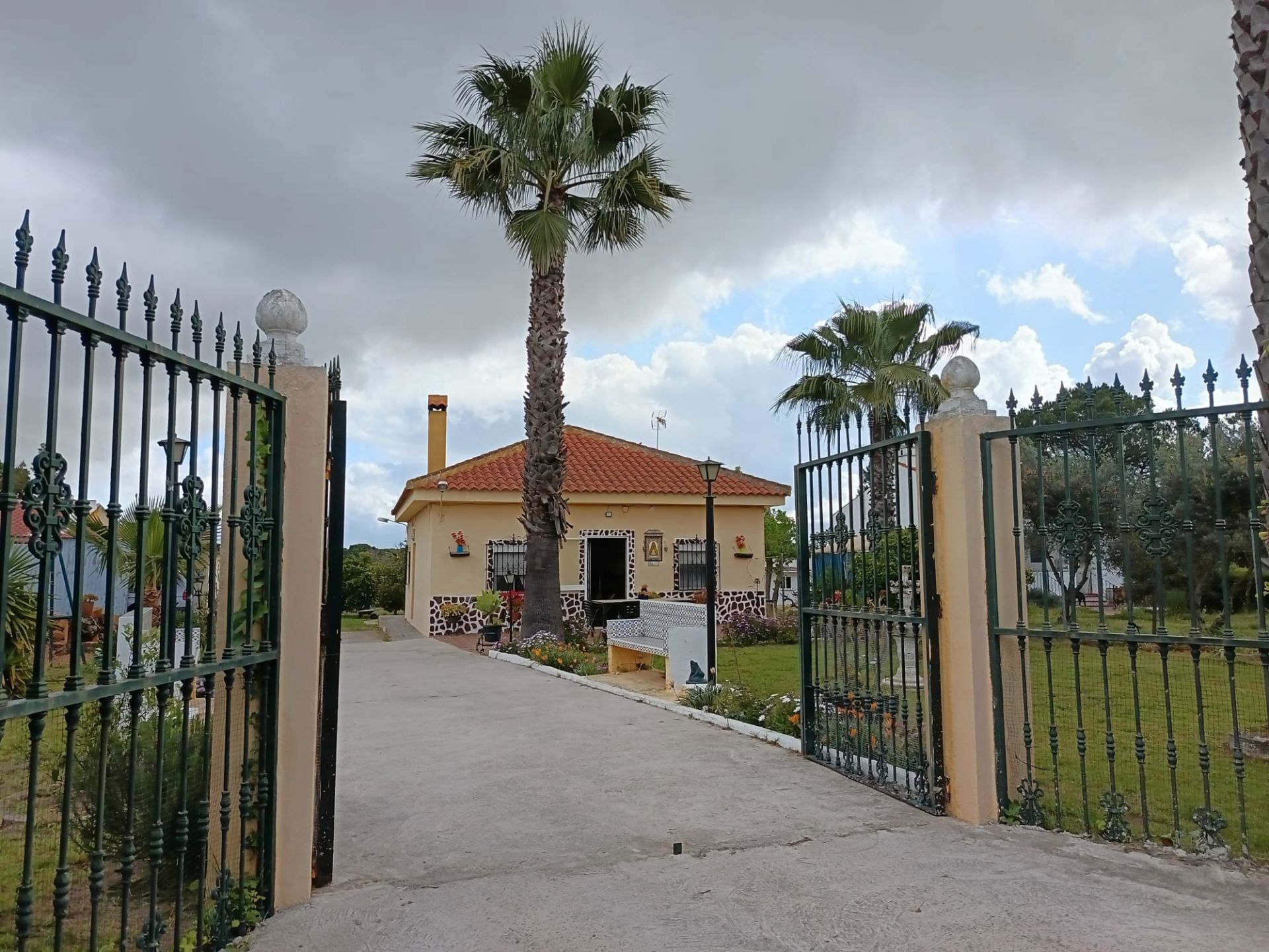 Exterior view of Country house for sale in Hinojos  with Air Conditioner, Private garden and Swimming Pool