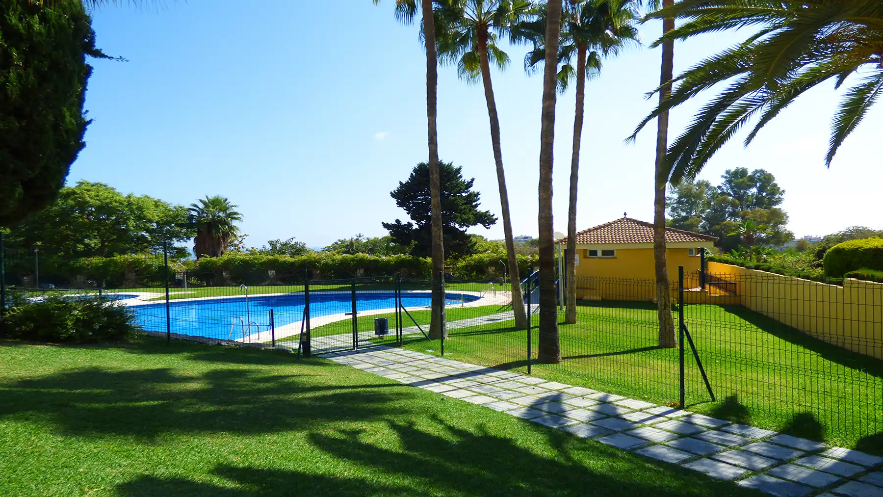 Piscina de Piso en venta en Benalmádena con Aire acondicionado, Terraza y Trastero