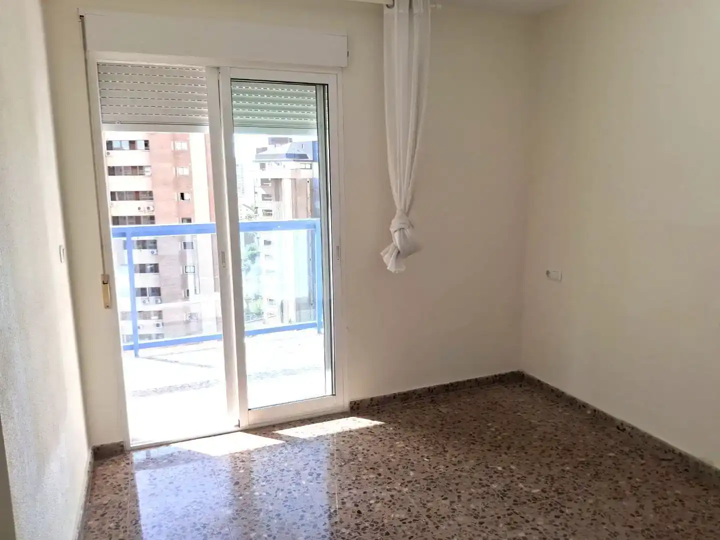 Schlafzimmer von Wohnung zur Miete in Benidorm mit Schwimmbad