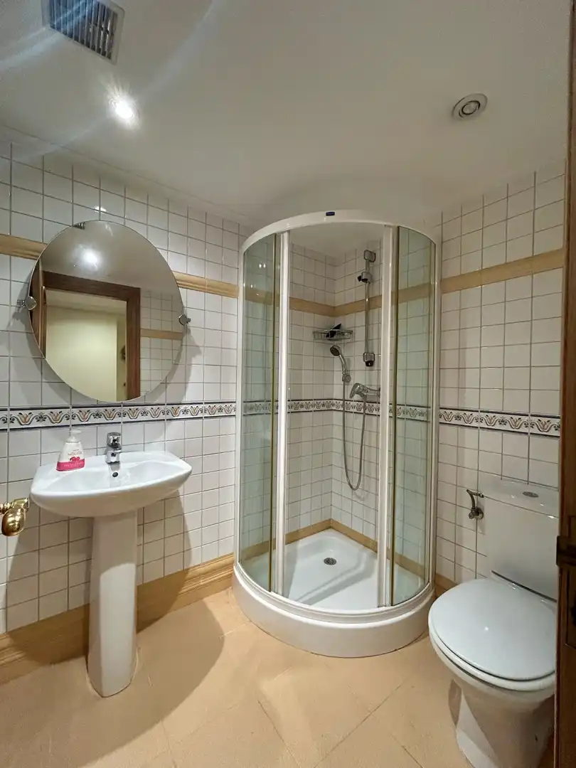 Baño de Casa o chalet en venta en Laredo con Calefacción, Terraza y Amueblado