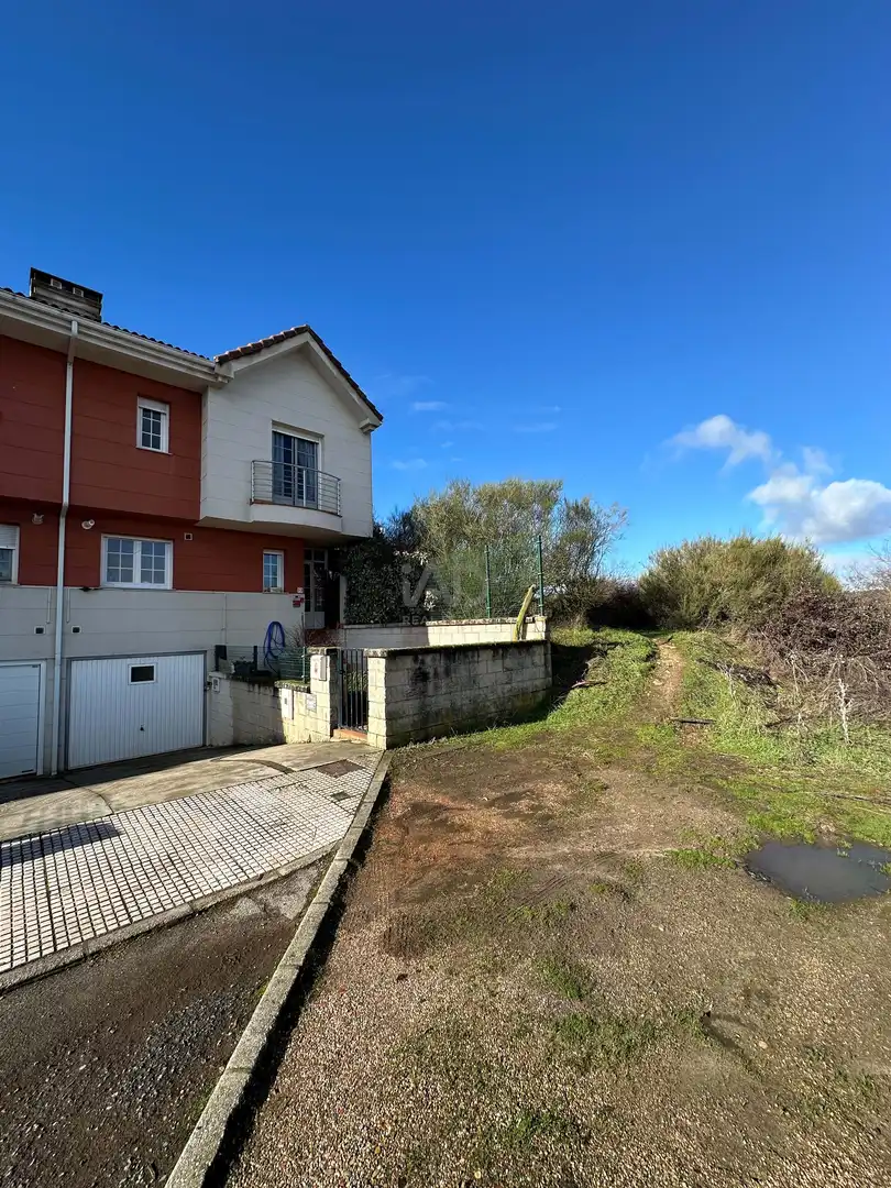 Casa adosada en venda en Cuadros amb Calefacció i Terrassa