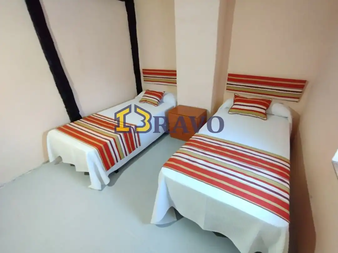 Bedroom of Houses for sale in Medina de Pomar, Burgos