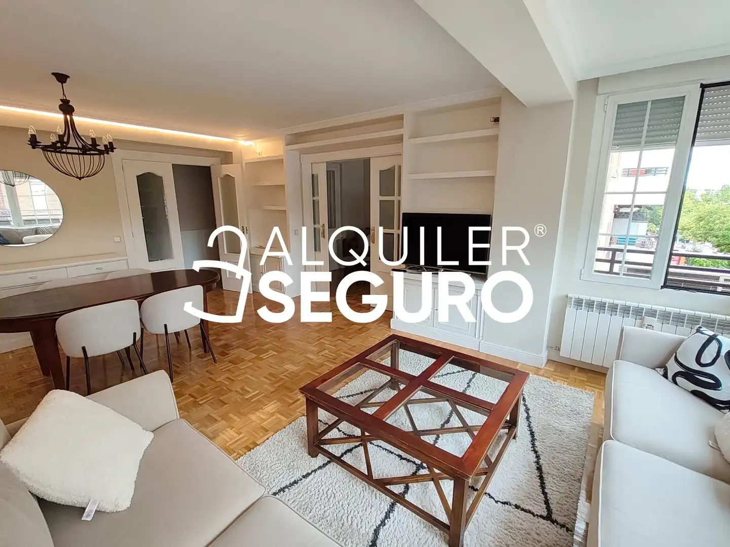 Sala d'estar de Pis de lloguer en Madrid amb Calefacció, Piscina i Moblat