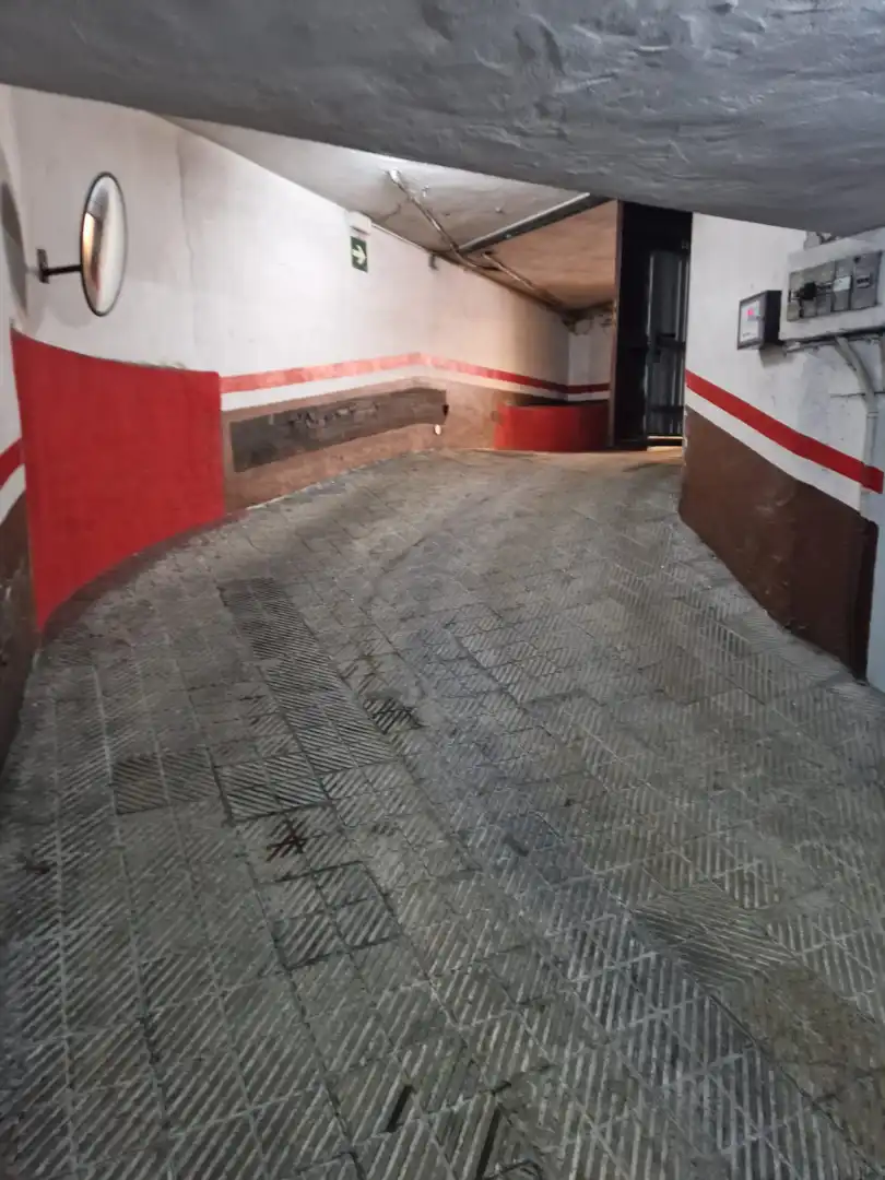 Einzelparkplatz mit Aufzug zum Verkauf in Felipe Uhagón Alkatearen Kalea 9, imagen 4