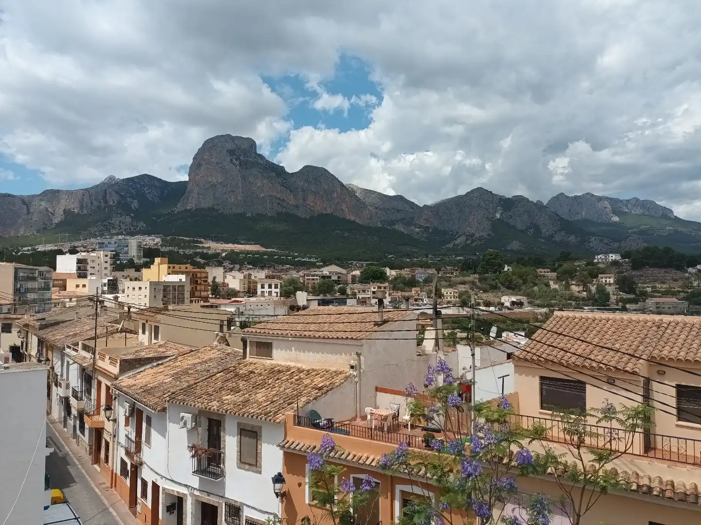 Vista exterior de Finca rústica en venda en Polop amb Aire condicionat, Calefacció i Jardí privat