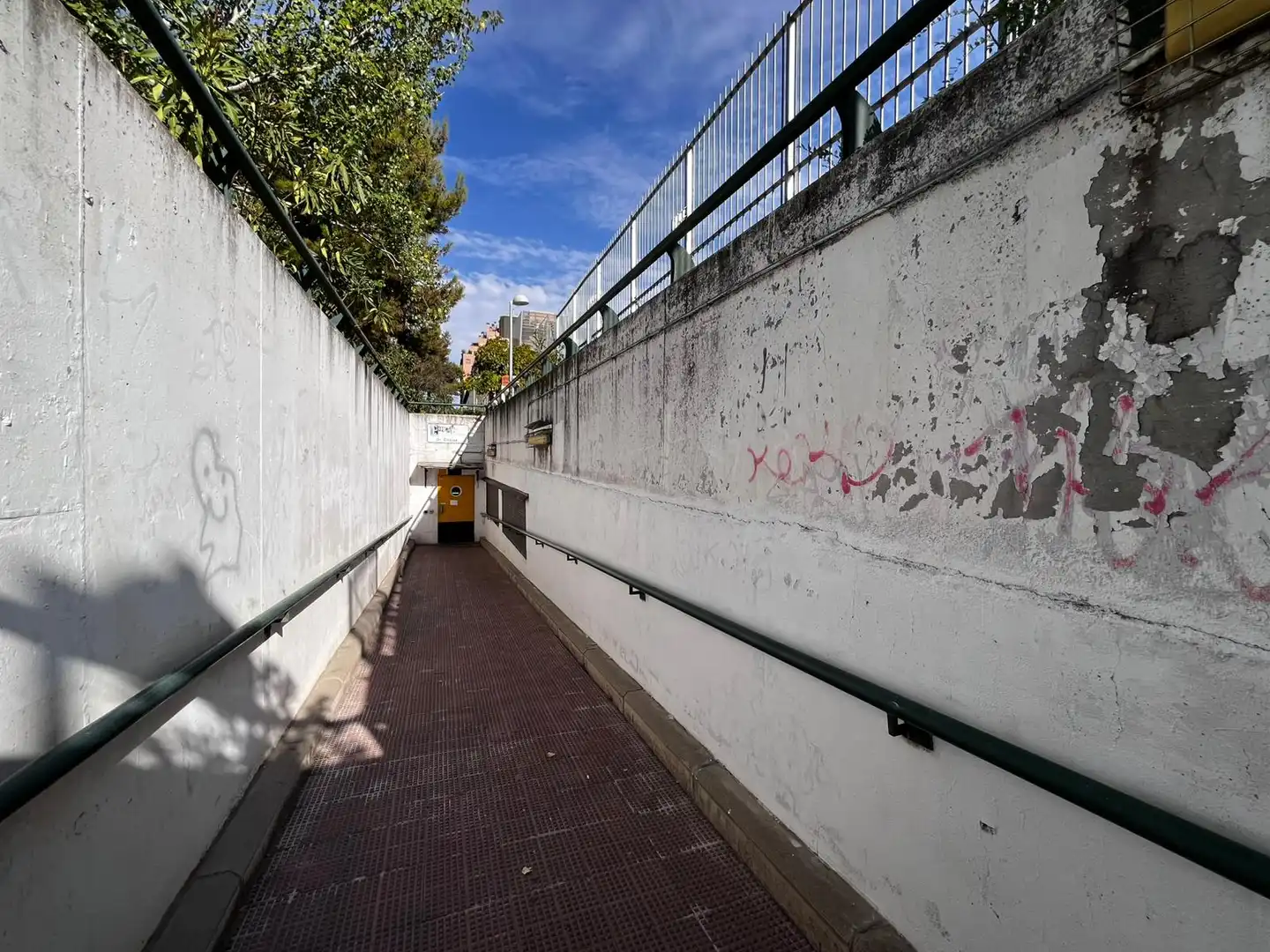 Vista exterior de Garaje en venta en Madrid