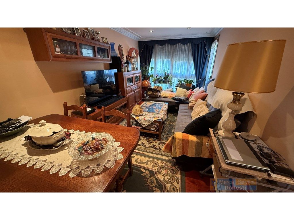 Sala d'estar de Pis en venda en Errenteria amb Balcó