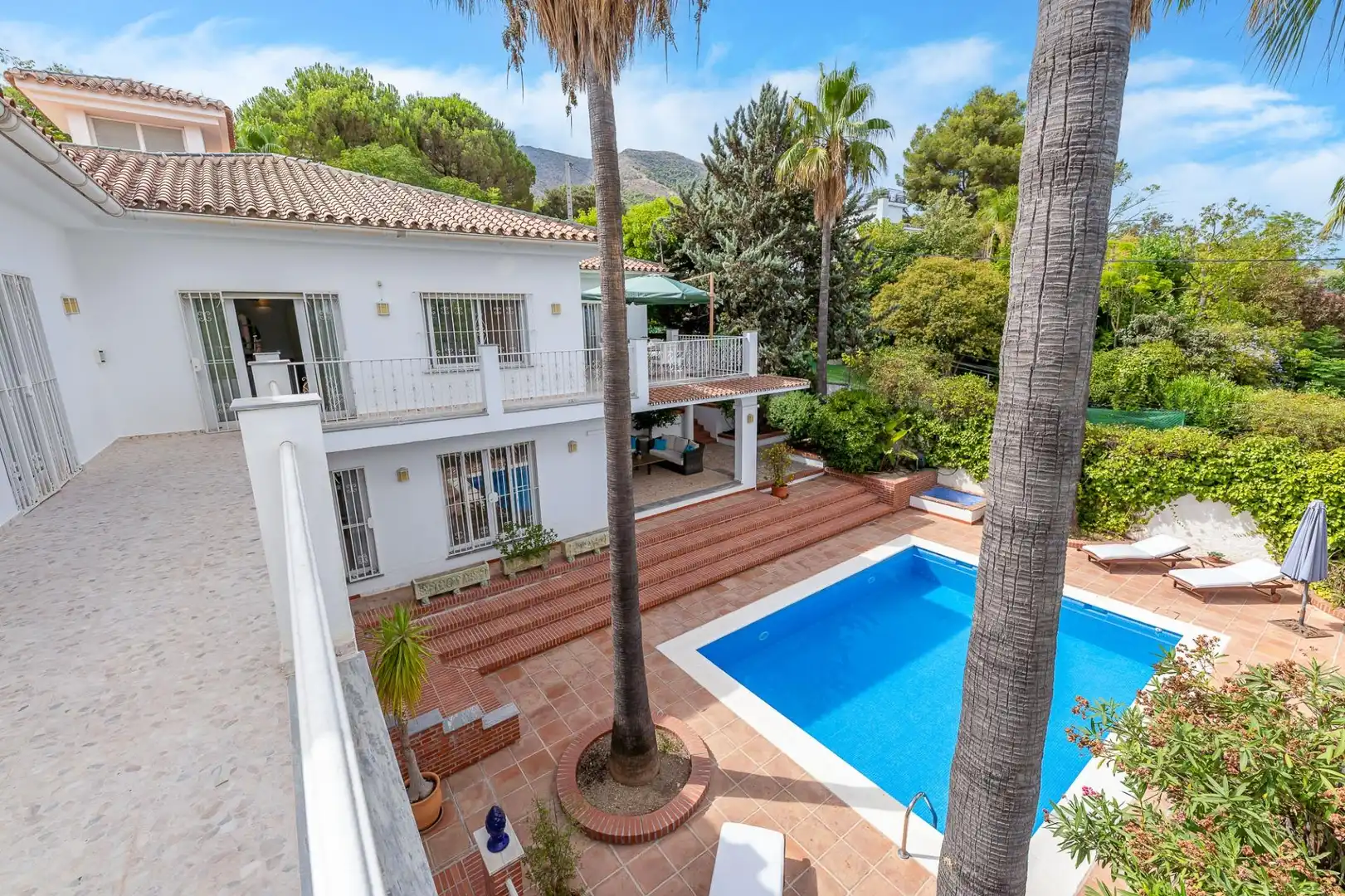 Vista exterior de Casa o xalet en venda en Alhaurín El Grande amb Aire condicionat, Calefacció i Jardí privat