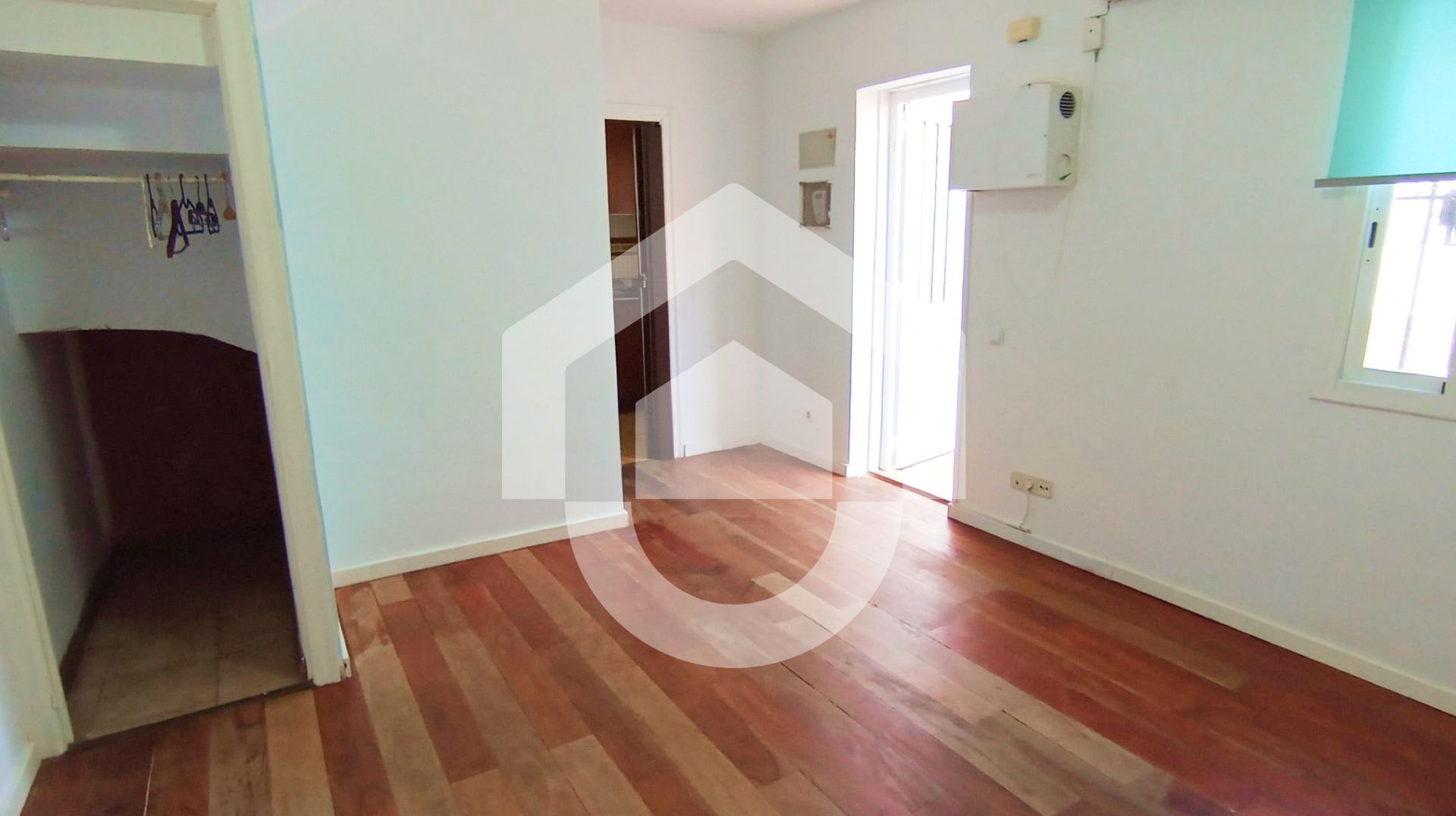 Habitación de Casa adosada en venta en  Barcelona Capital con Aire acondicionado, Parquet y Balcón