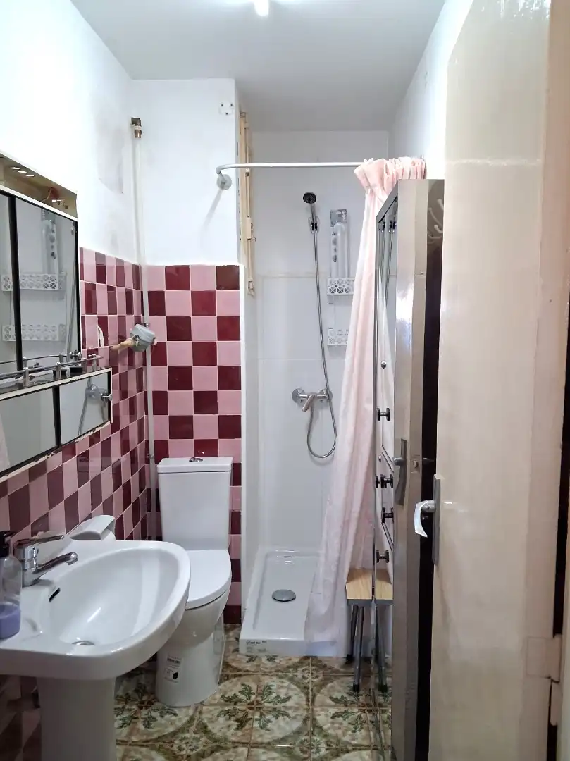 Bathroom of Flat for sale in Zaragoza  with Heating, Terrace and Furnished