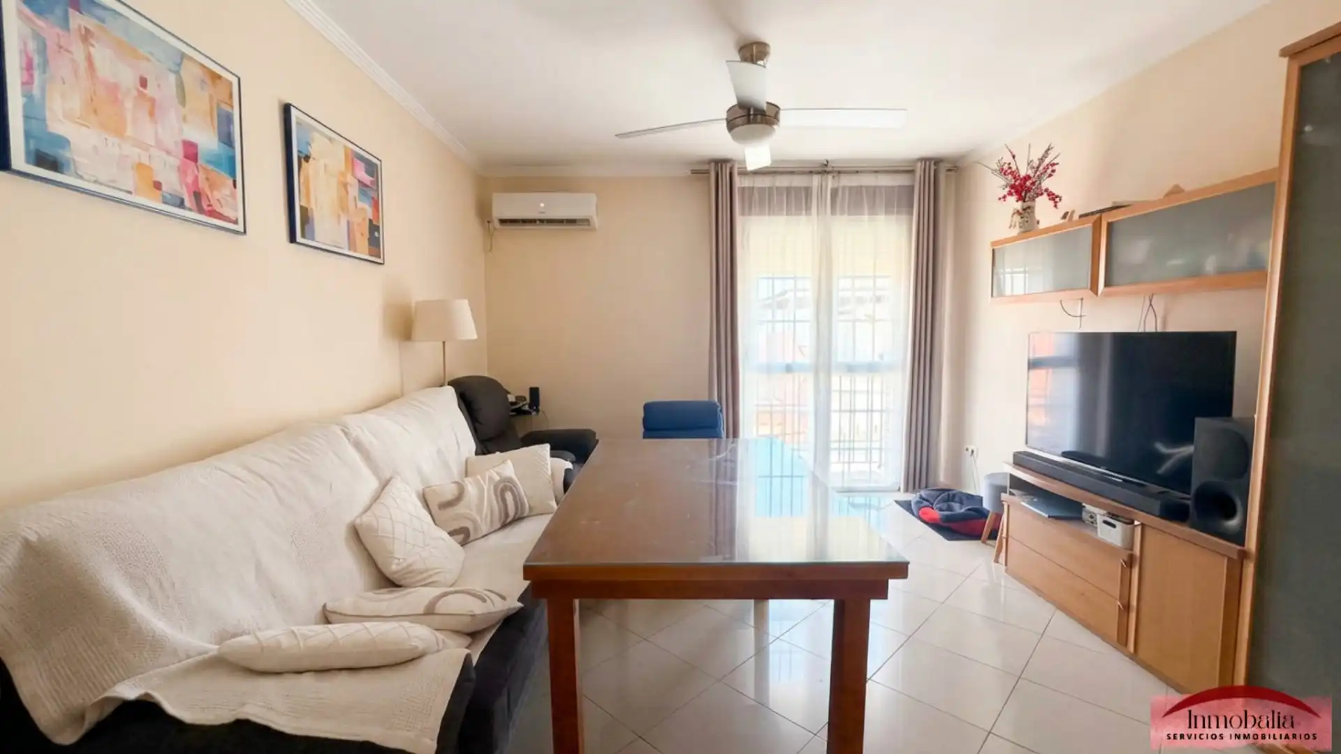 Sala de estar de Casa adosada en venta en Sevilla con Aire acondicionado y Balcón