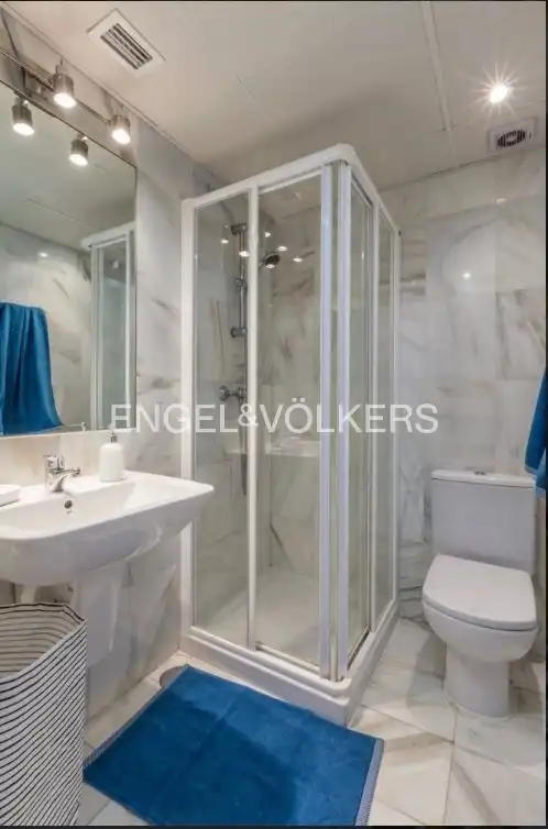 Baño de Estudio en venta en Madrid con Aire acondicionado, Calefacción y Terraza