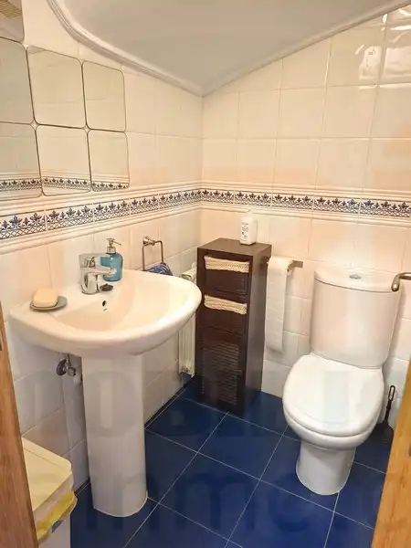 Baño de Casa o chalet en venta en Sariego con Calefacción, Terraza y Trastero
