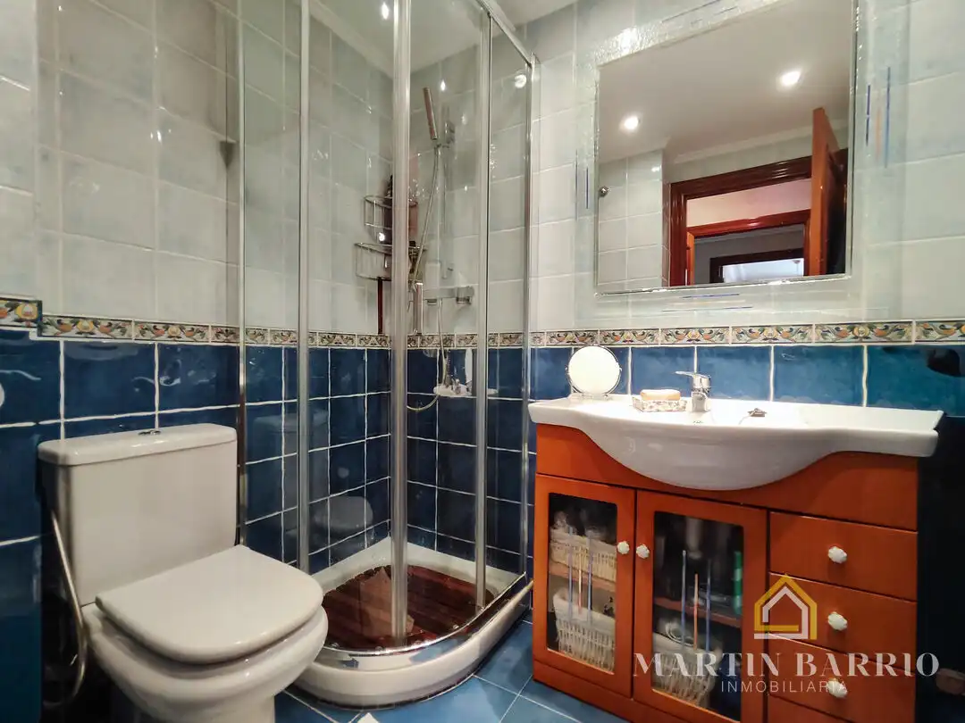 Badezimmer von Wohnung zum Verkauf in Muskiz mit Heizung, Privatgarten und Terrasse