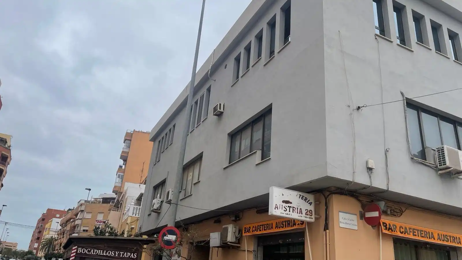 Office space for sale in Calle REINA MARIA CRISTINA