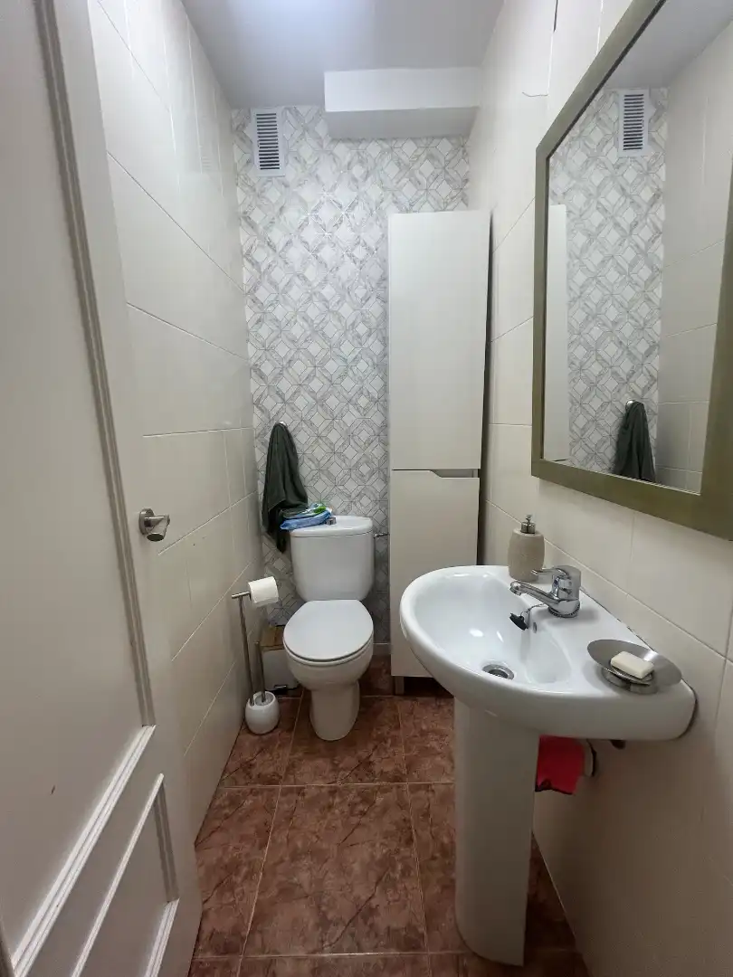 Baño de Dúplex en venta en Almería con Aire acondicionado, Terraza y Piscina comunitaria