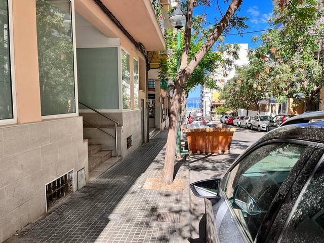 Local comercial en Alquiler en S'Arenal