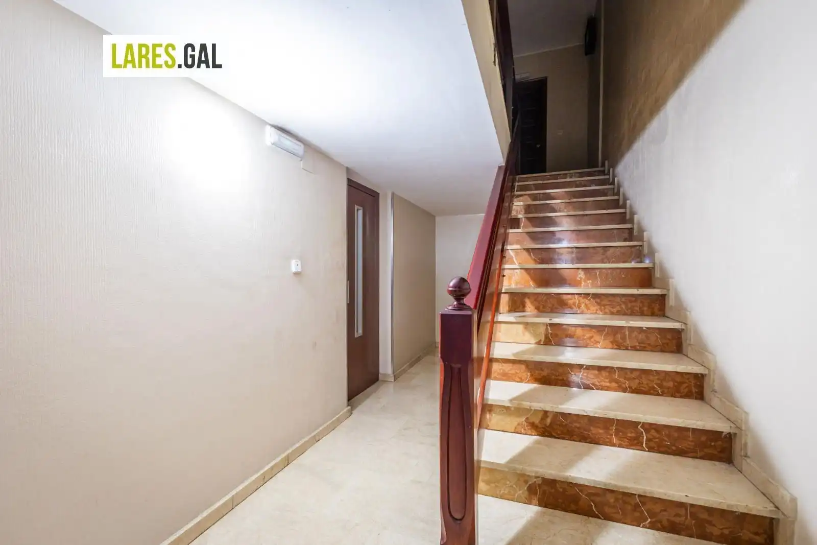 Piso en venta en Cangas  con Calefacción, Parquet y Terraza