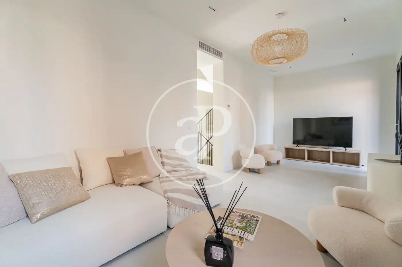 Sala de estar de Casa adosada en venta en  Madrid Capital con Aire acondicionado, Calefacción y Jardín privado