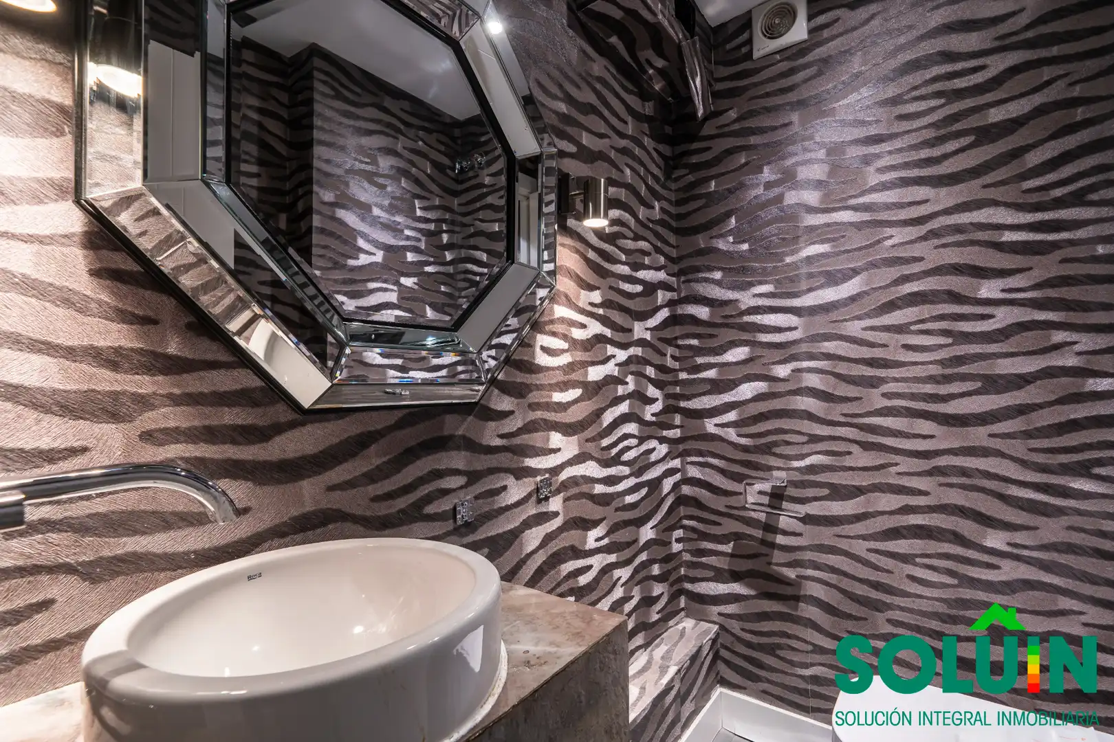 Bathroom of Houses for sale in Pozuelo de Alarcón  with Air Conditioner, Heating and Private garden