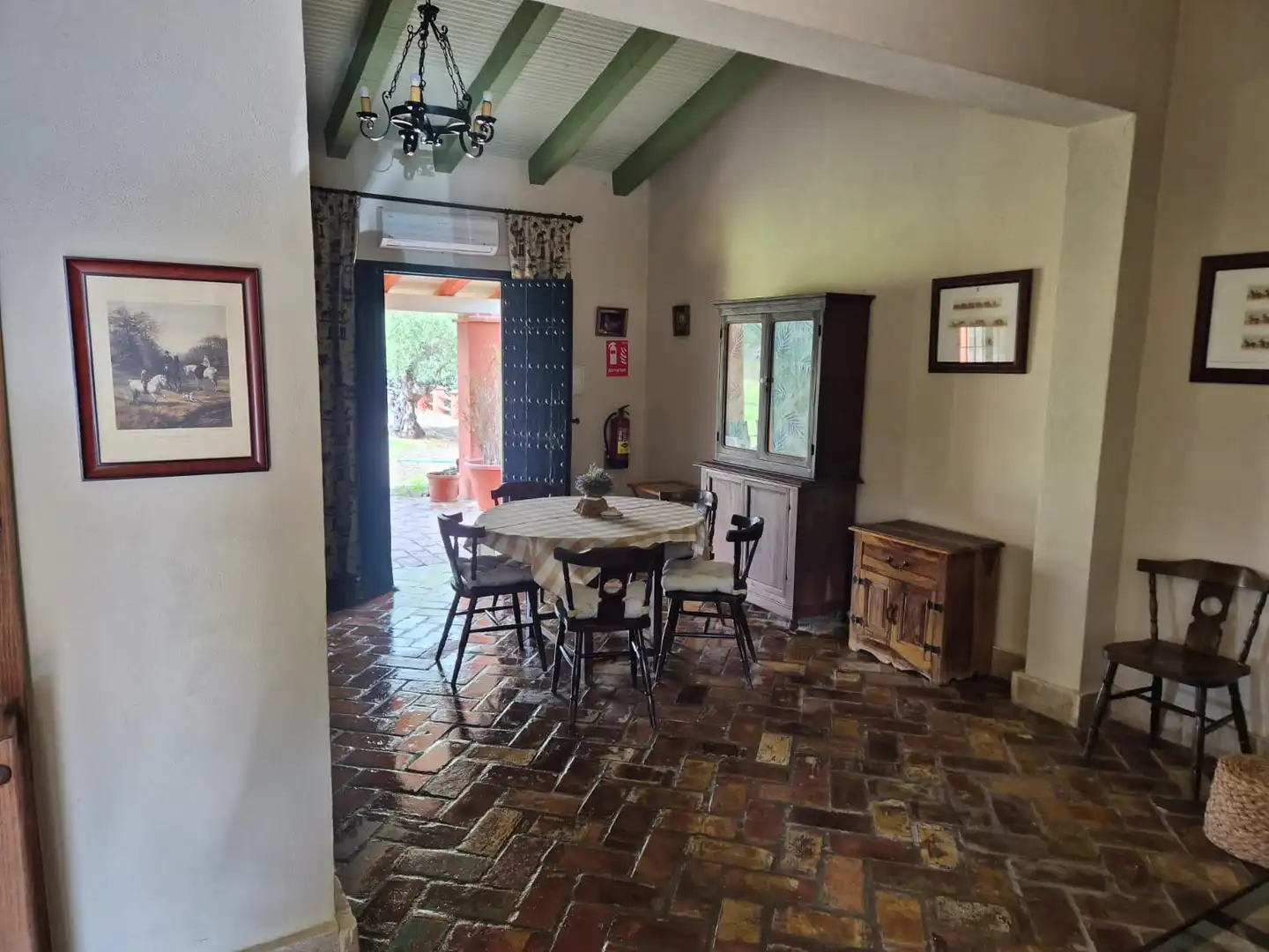 Menjador de Finca rústica en venda en Puerto Serrano amb Aire condicionat, Calefacció i Jardí privat