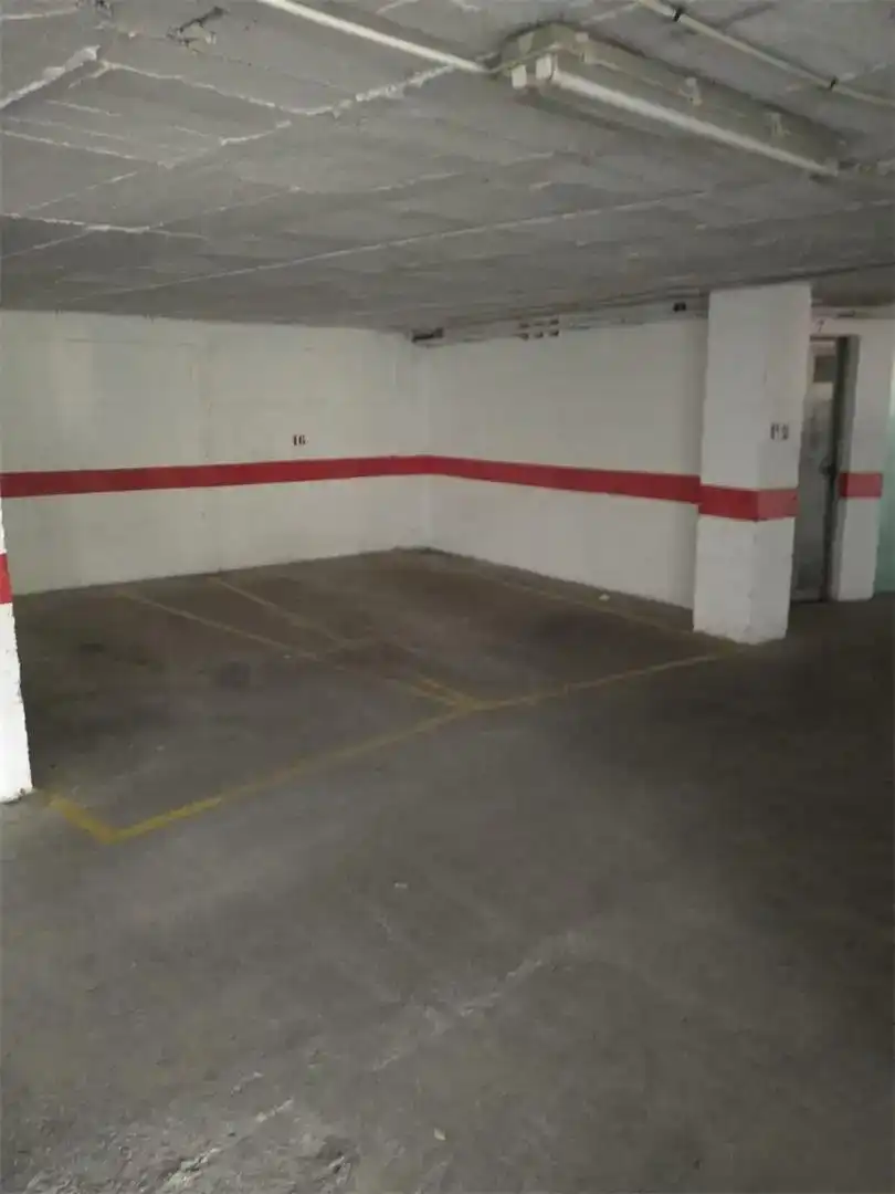 Parkplatz von Garage zum Verkauf in Centro