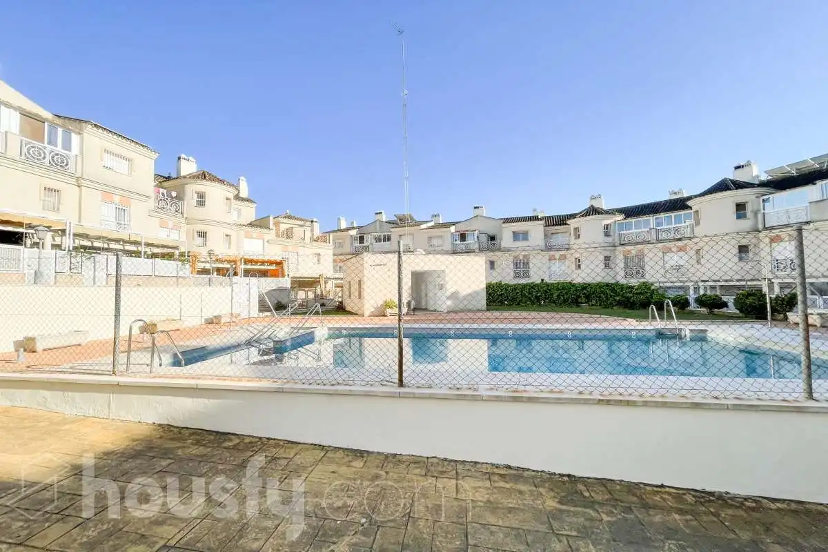 Piscina de Casa o xalet en venda en Bormujos amb Aire condicionat, Jardí privat i Terrassa