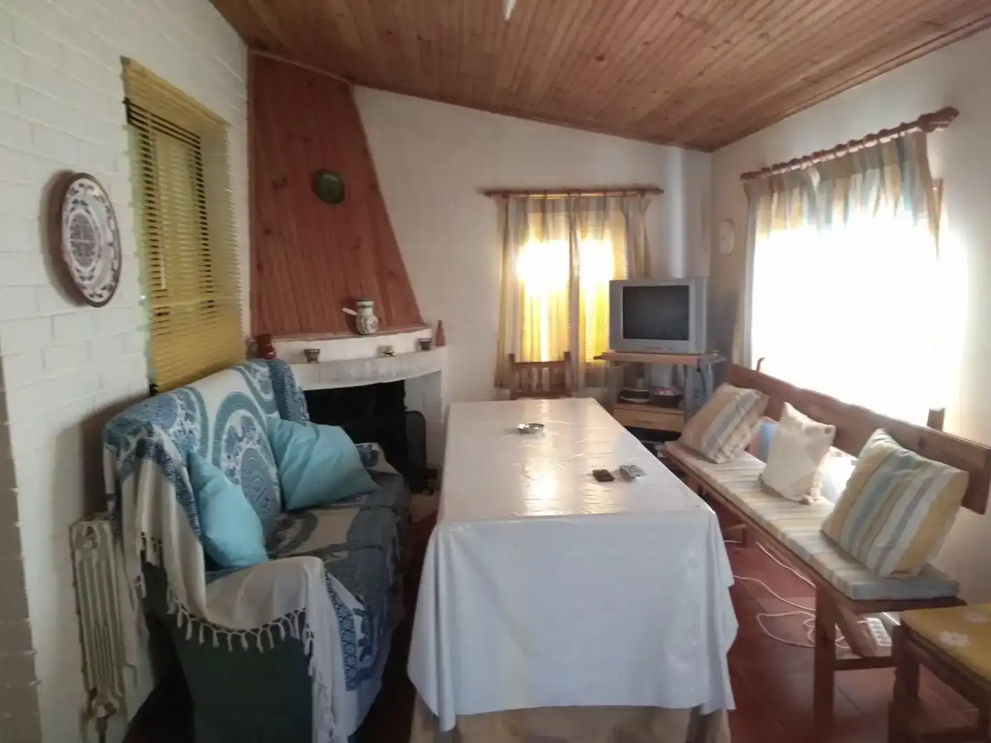 Sala d'estar de Casa o xalet en venda en San Cebrián de Castro amb Jardí privat, Traster i Moblat