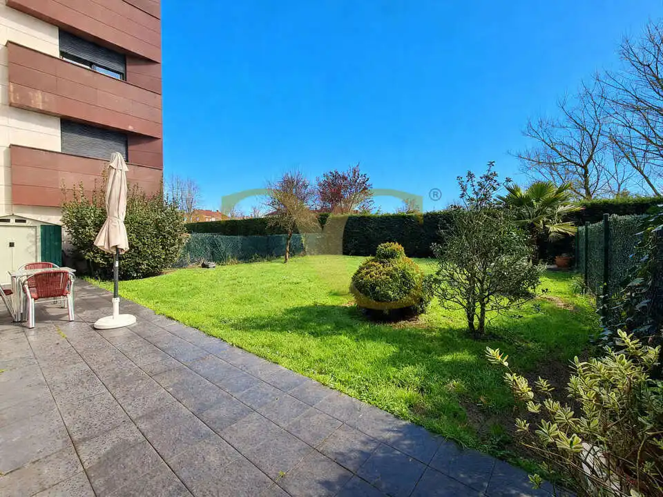 Garten von Wohnung zum Verkauf in Oviedo  mit Heizung, Privatgarten und Terrasse