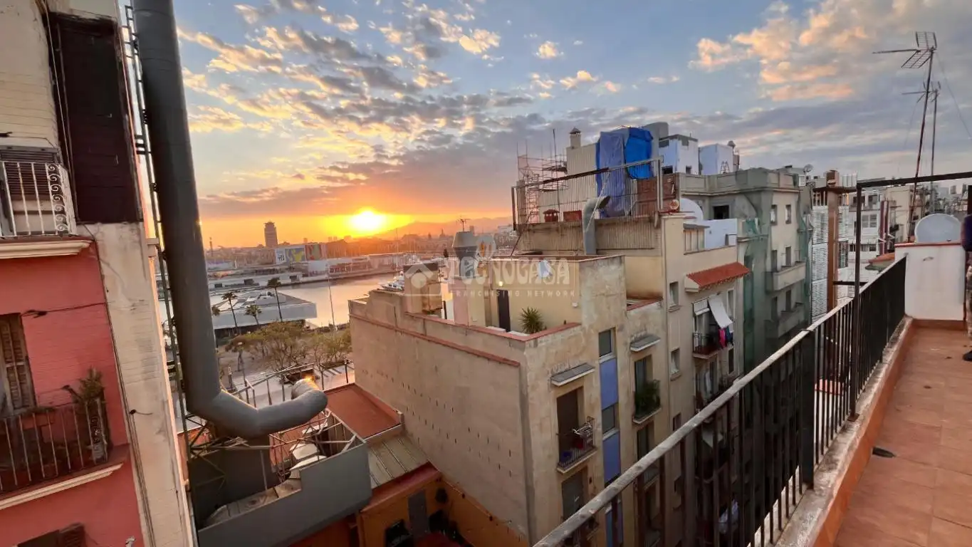 Vista exterior de Piso en venta en Barcelona con Calefacción y Balcón