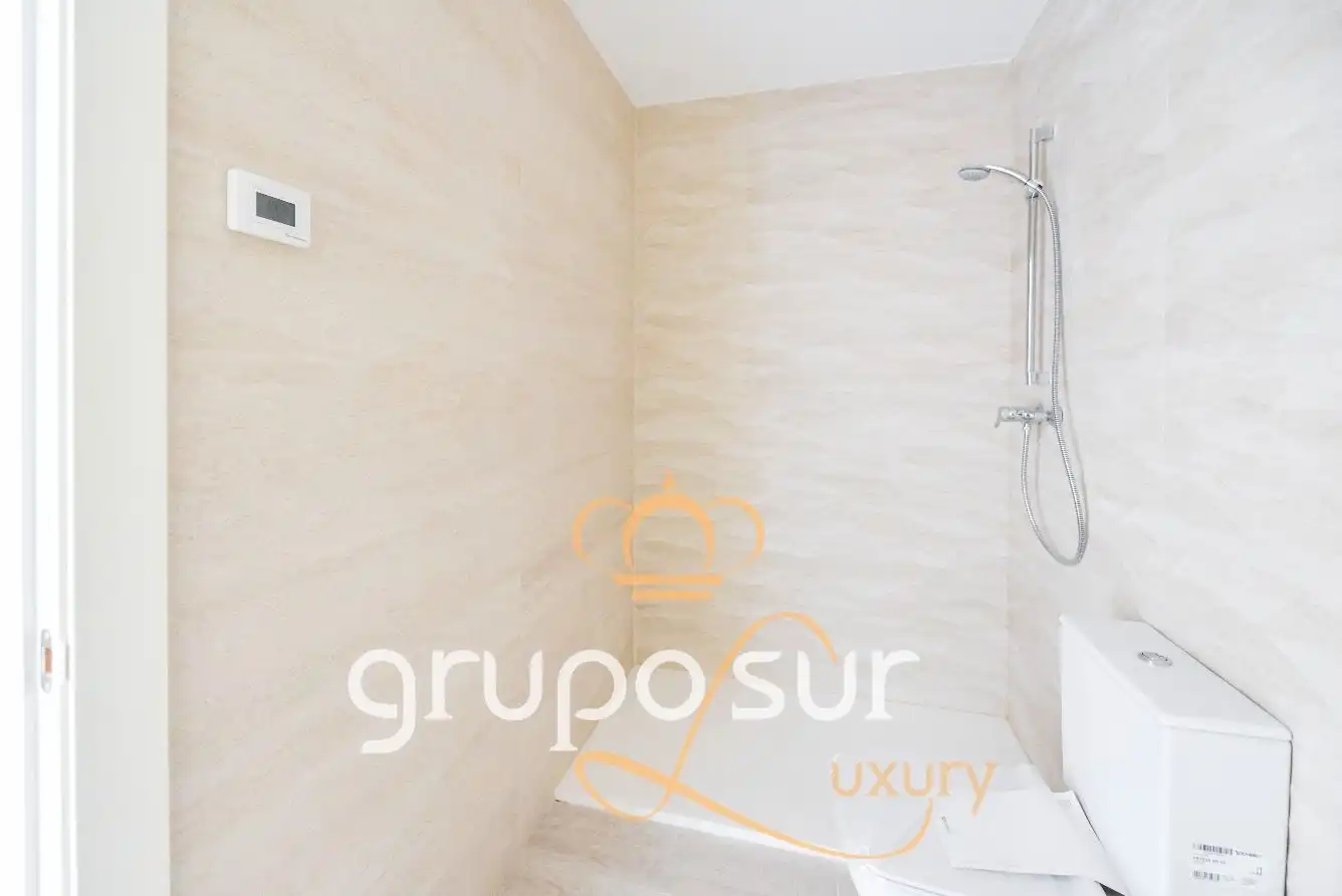 Baño de Ático en venta en Valladolid con Calefacción, Parquet y Trastero
