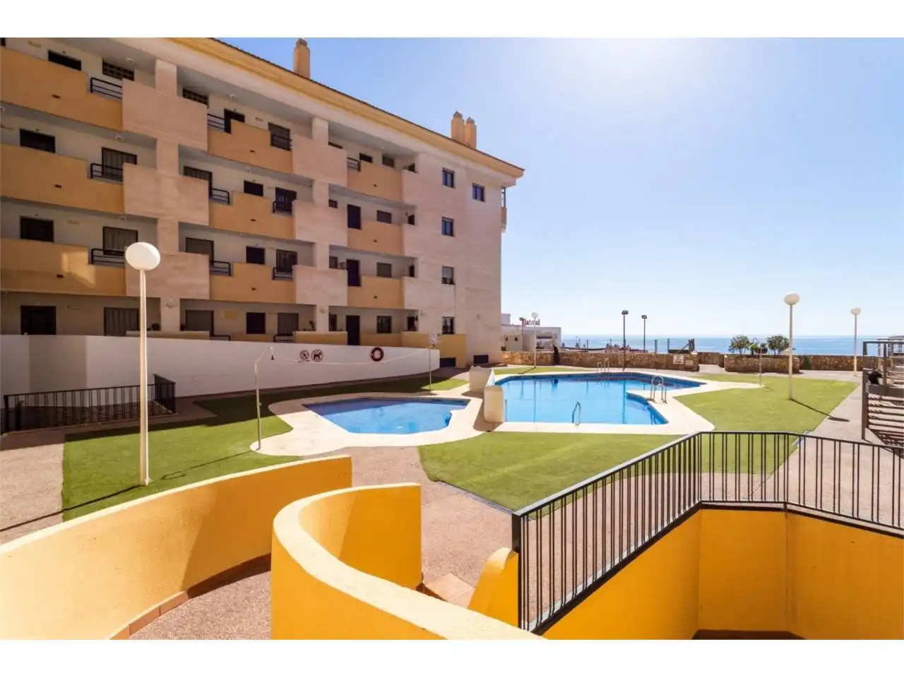 Penthouse with pool for sale in Torrequebrada, imagen 2