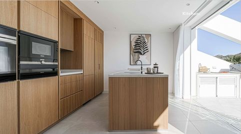Impecable Ático de Esquina de 2 Dormitorios con Gran Terraza y Azotea Privada, image 2