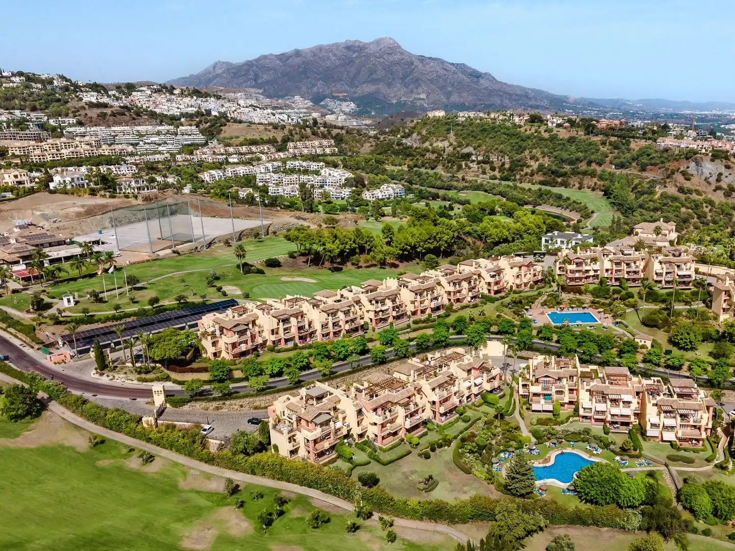Exterior view of Flat for sale in Benahavís  with Air Conditioner, Terrace and Alarm