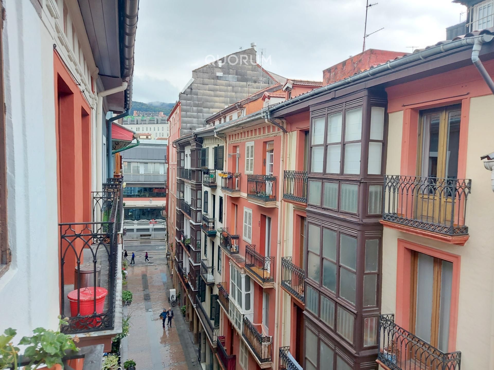 Vista exterior de Pis en venda en Bilbao  amb Calefacció, Traster i Balcó