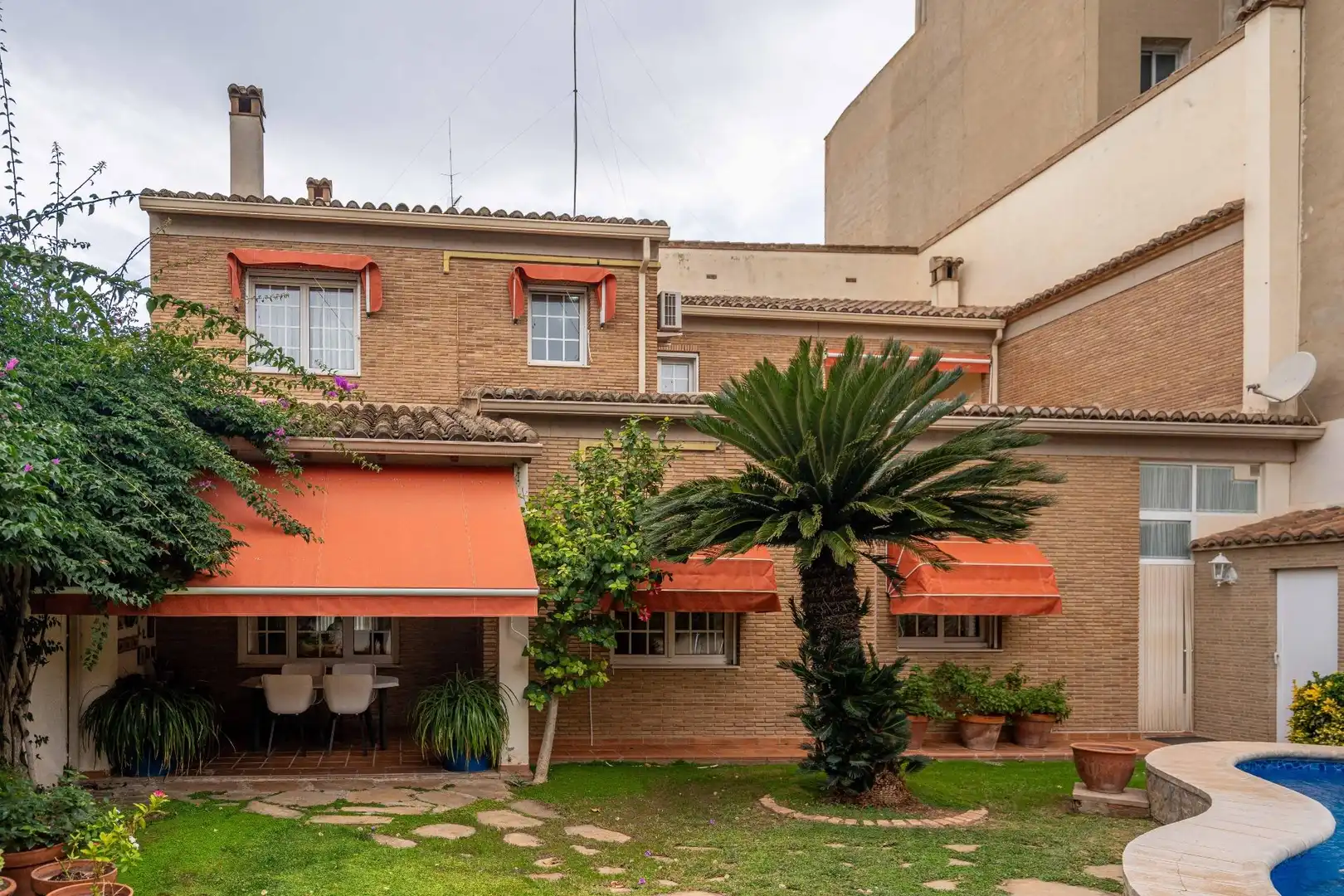 Vista exterior de Casa o xalet en venda en Canals amb Aire condicionat, Calefacció i Jardí privat